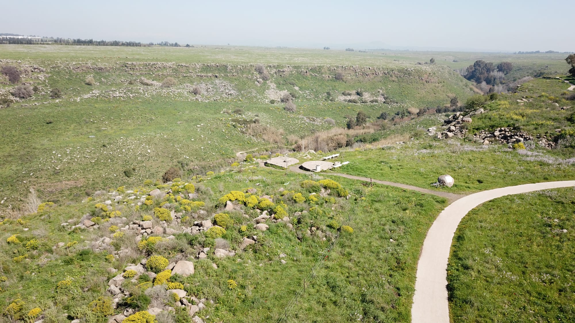 מבט נוף חאן אל על וטיילת דרום רמת הגולן
